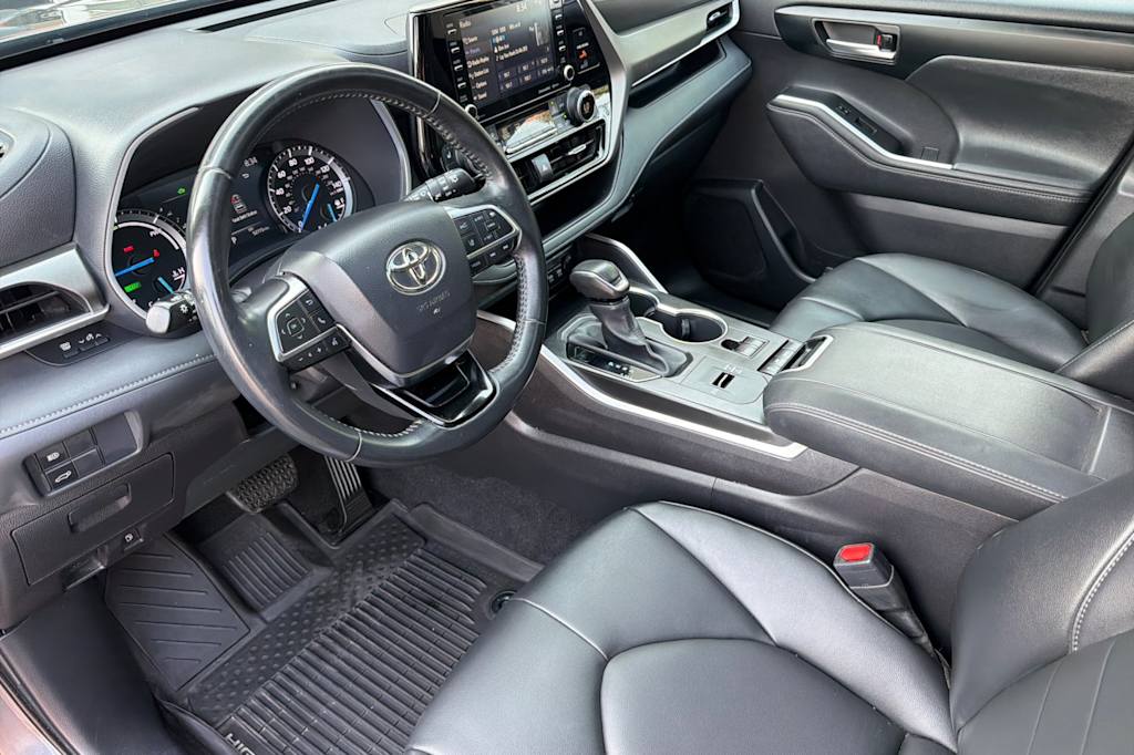 Thumbnail: 2020 Toyota Highlander - 9