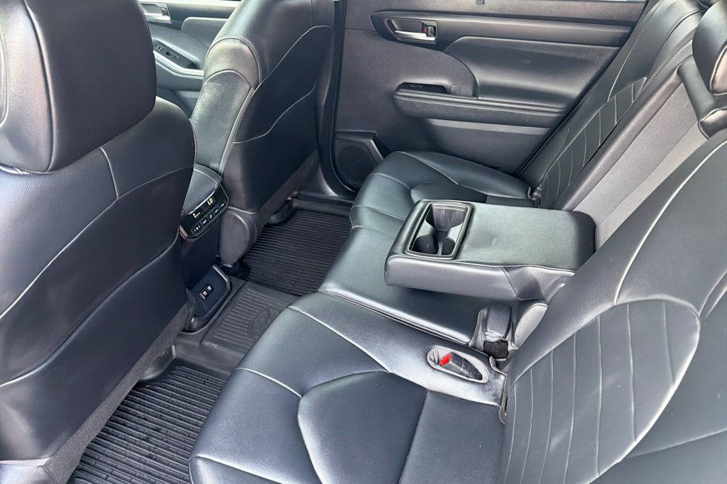 Thumbnail: 2020 Toyota Highlander - 10
