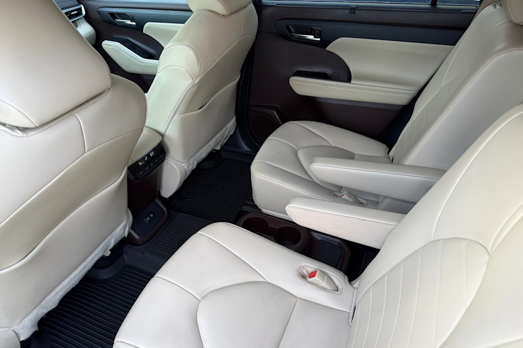 Thumbnail: 2021 Toyota Highlander - 10