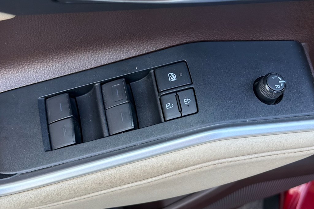 Thumbnail: 2021 Toyota Highlander - 22