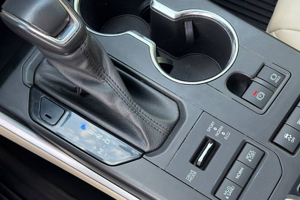 Thumbnail: 2021 Toyota Highlander - 14
