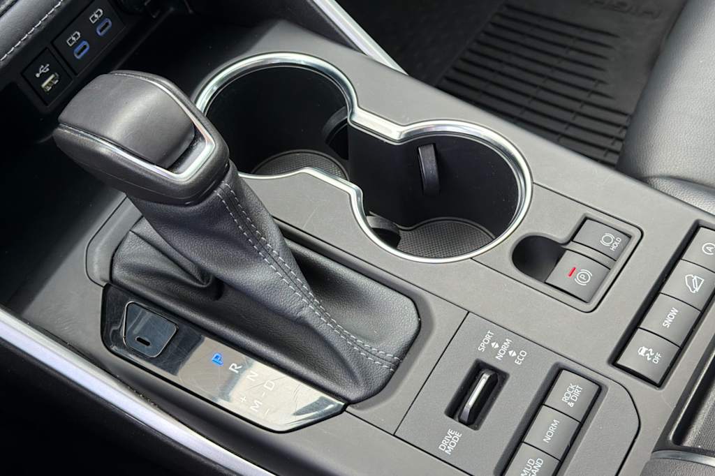 Thumbnail: 2022 Toyota Highlander - 14