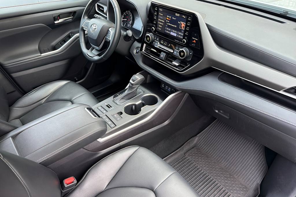 Thumbnail: 2022 Toyota Highlander - 12