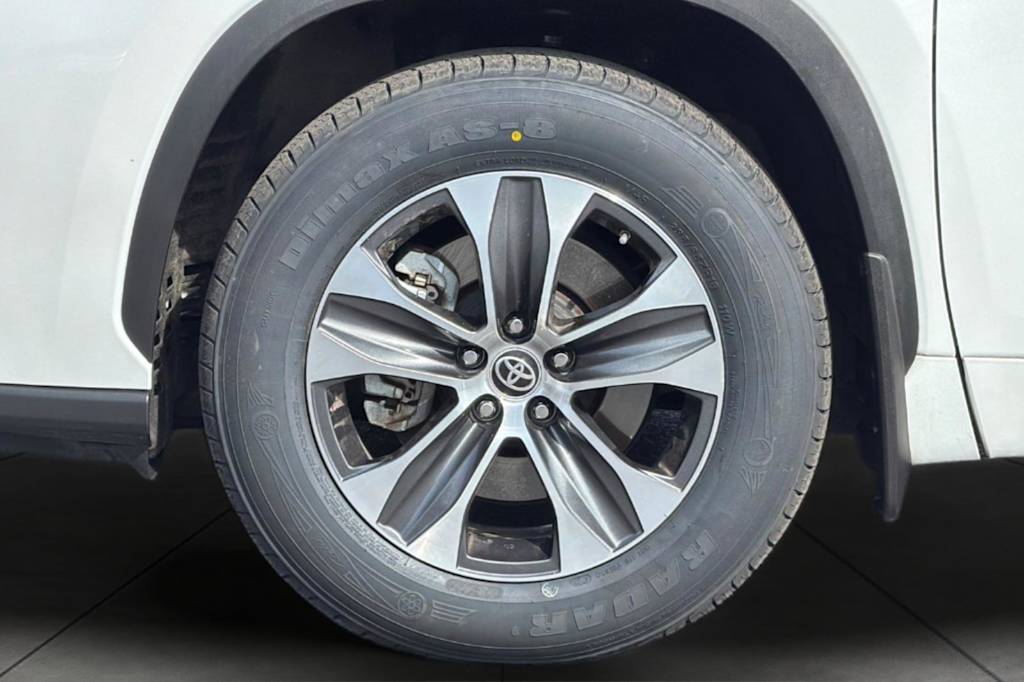 Thumbnail: 2022 Toyota Highlander - 8