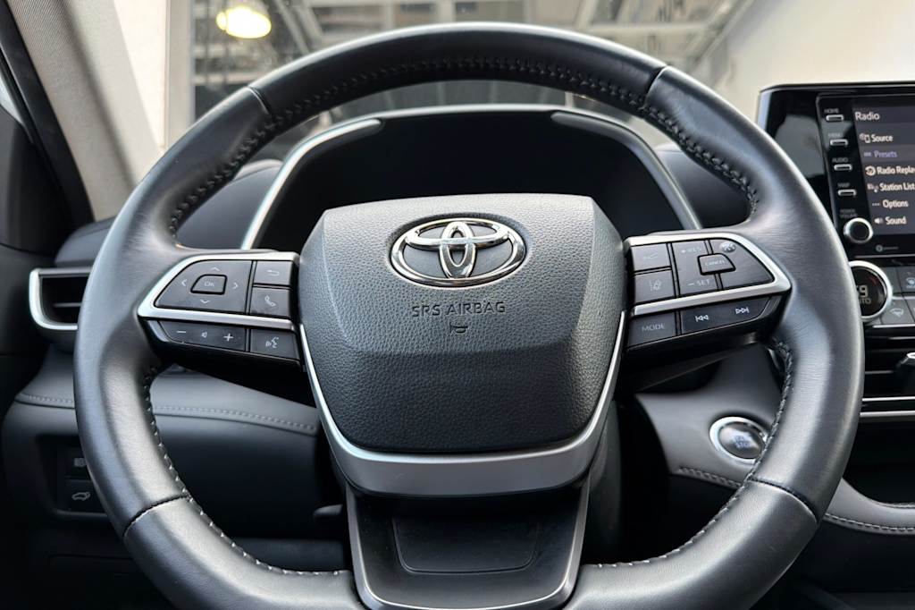 Thumbnail: 2022 Toyota Highlander - 28