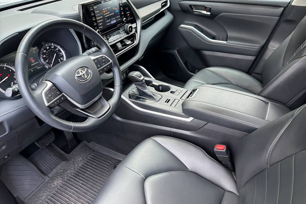 Thumbnail: 2022 Toyota Highlander - 9