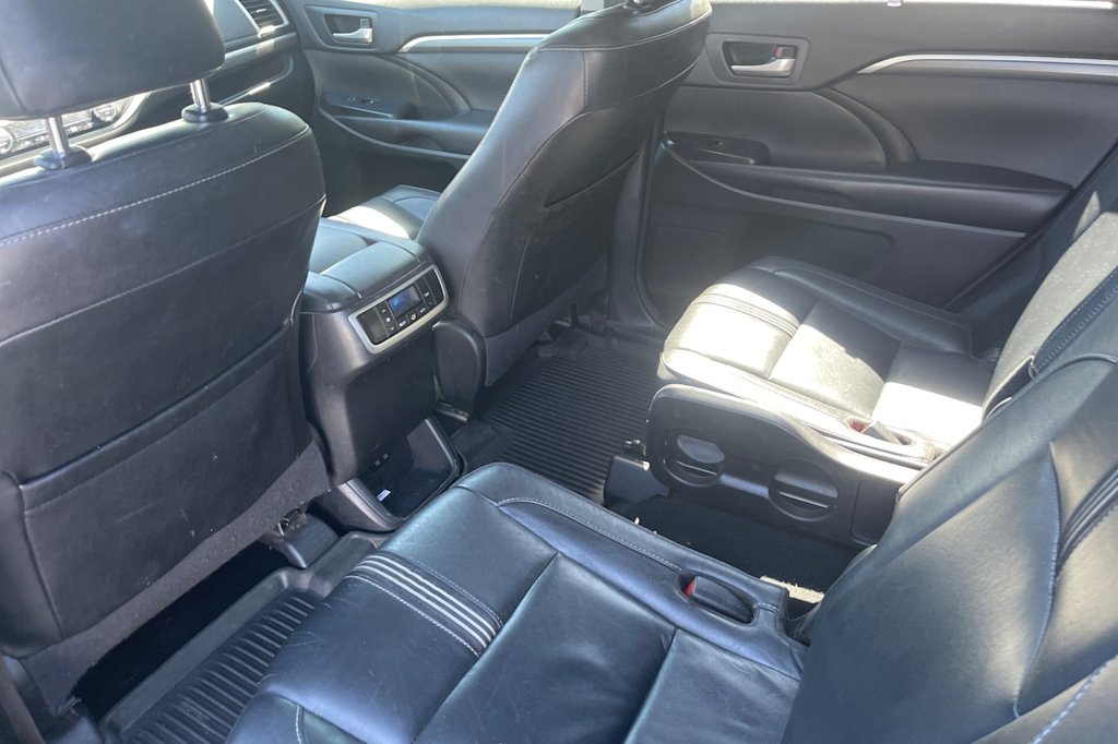 Thumbnail: 2018 Toyota Highlander - 11