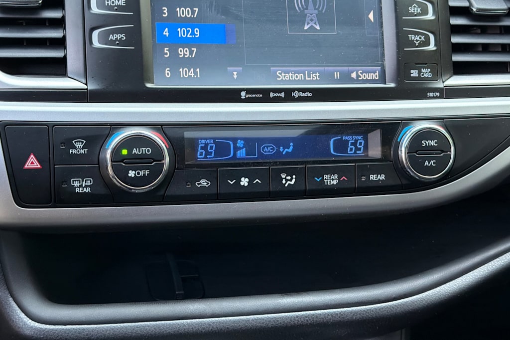 Thumbnail: 2018 Toyota Highlander - 27