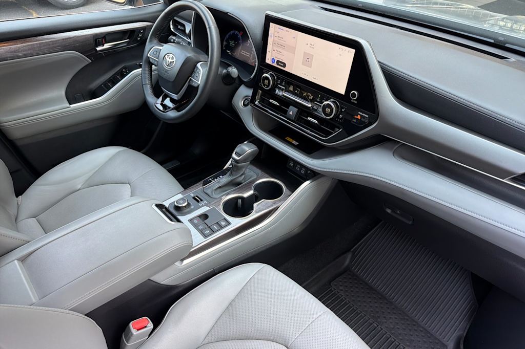 Thumbnail: 2024 Toyota Highlander - 12