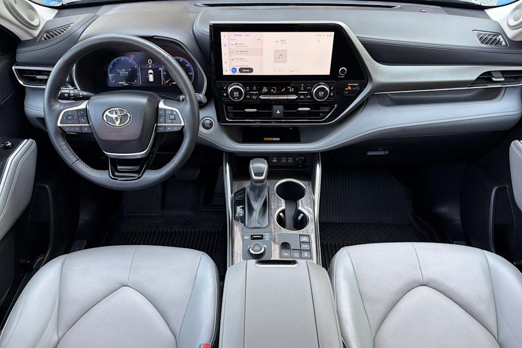 Thumbnail: 2024 Toyota Highlander - 2