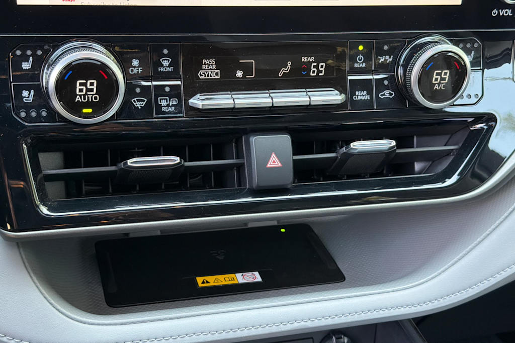 Thumbnail: 2024 Toyota Highlander - 25