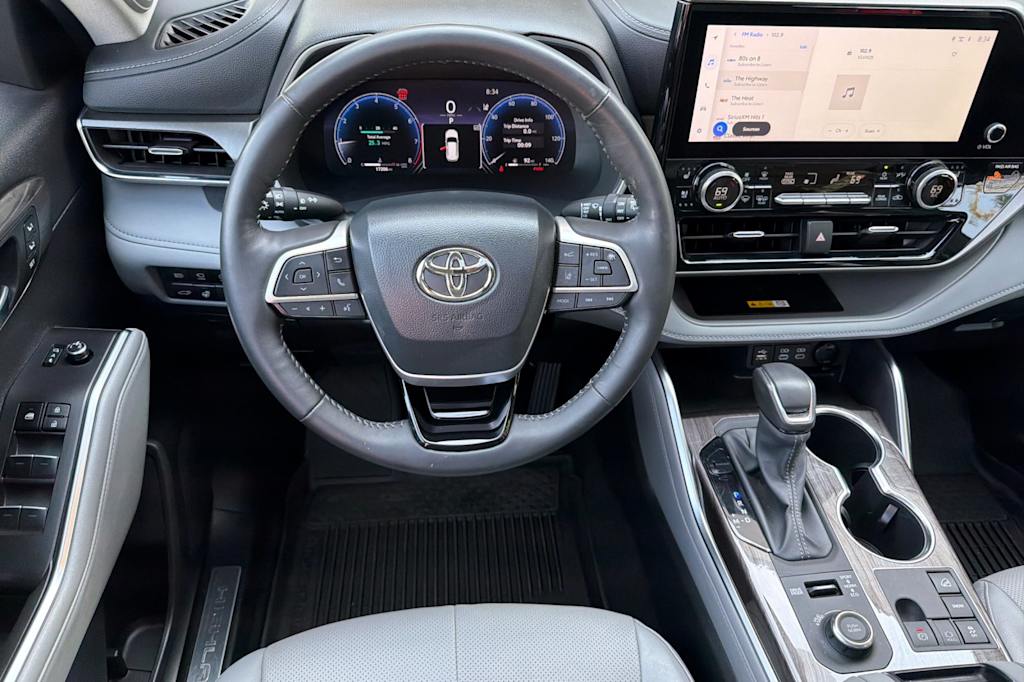 Thumbnail: 2024 Toyota Highlander - 11