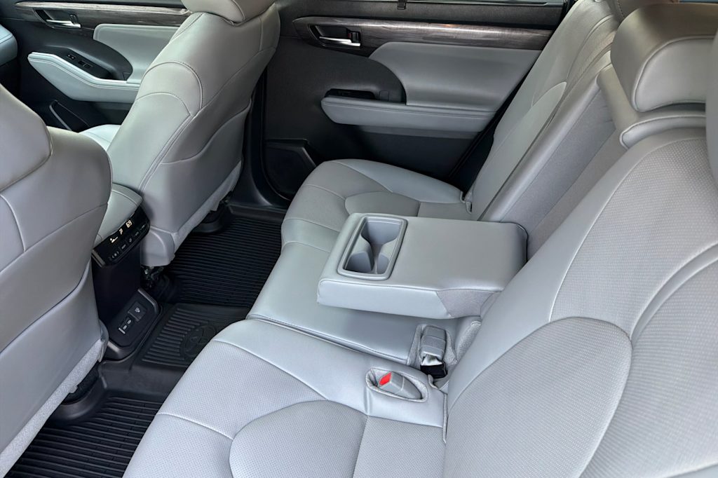 Thumbnail: 2024 Toyota Highlander - 10