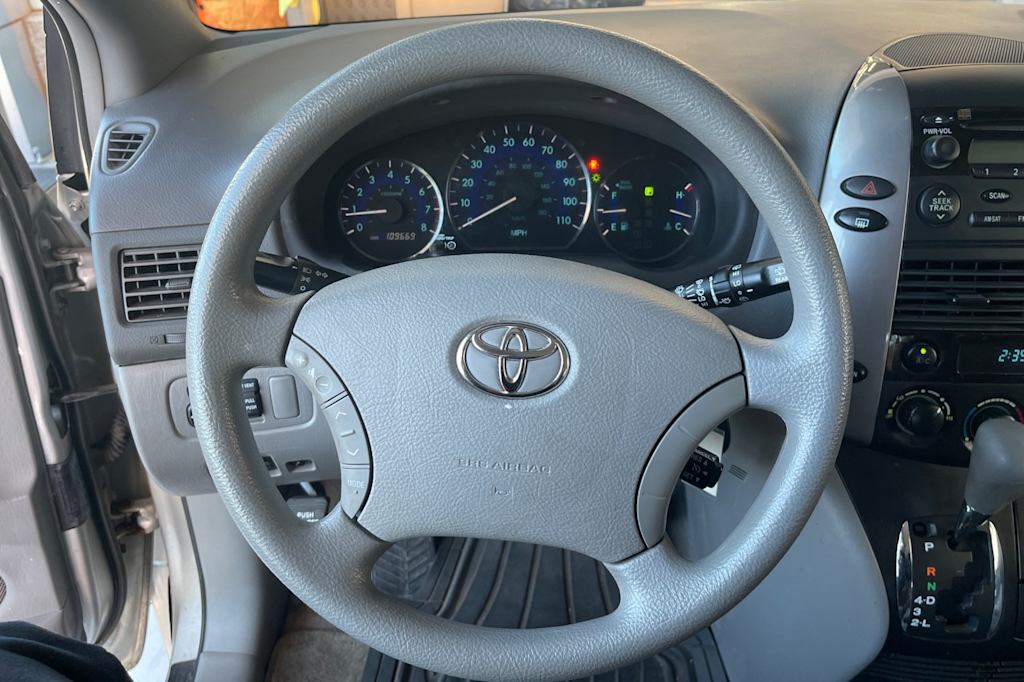 Thumbnail: 2010 Toyota Sienna - 8