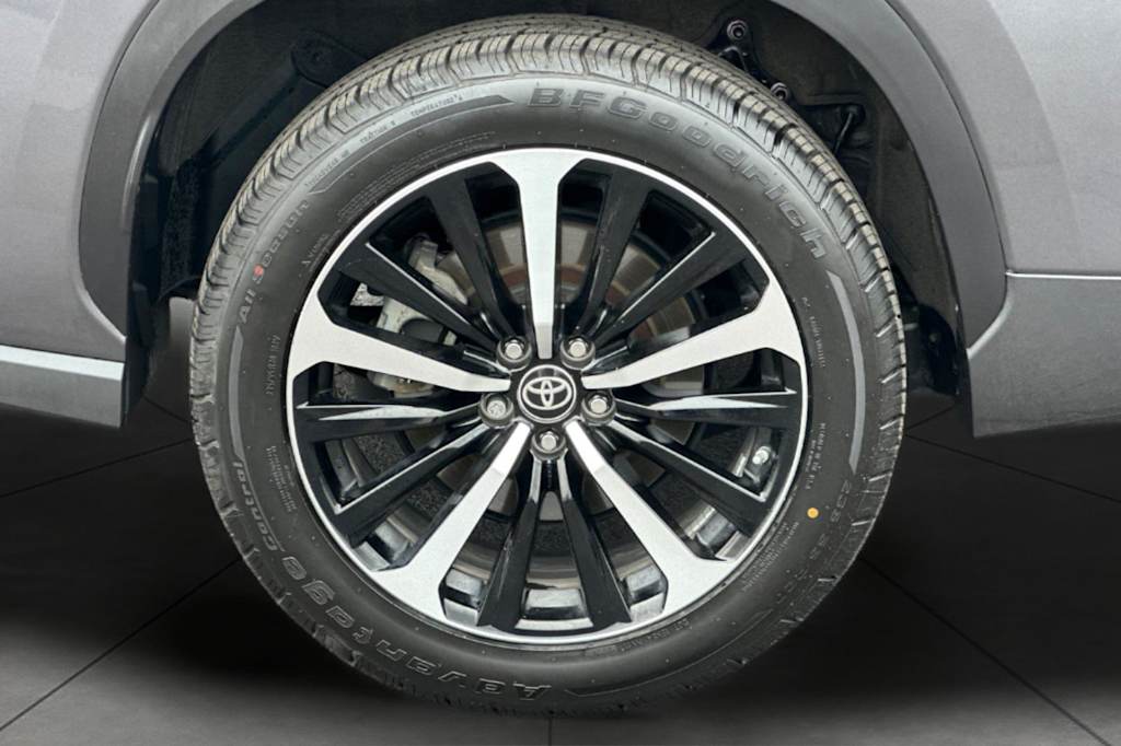 Thumbnail: 2022 Toyota Highlander - 8