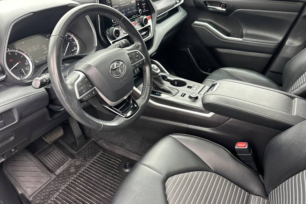 Thumbnail: 2022 Toyota Highlander - 9