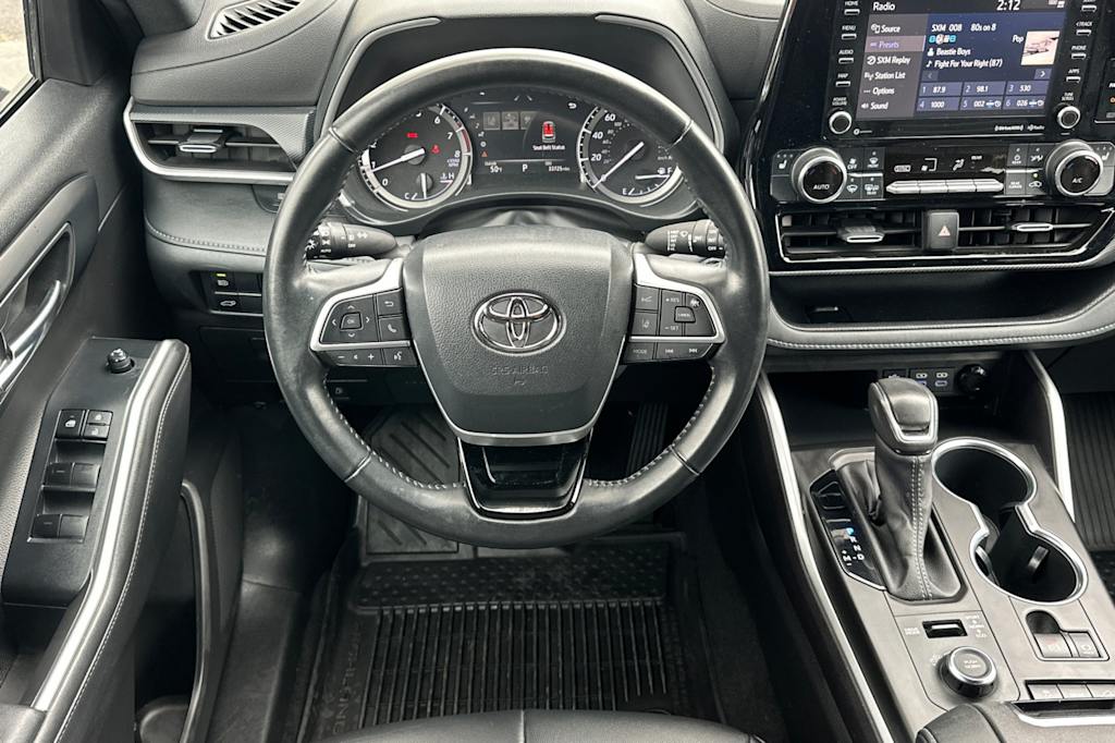 Thumbnail: 2022 Toyota Highlander - 13