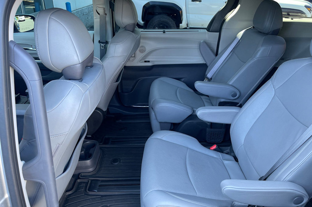 Thumbnail: 2024 Toyota Sienna - 11