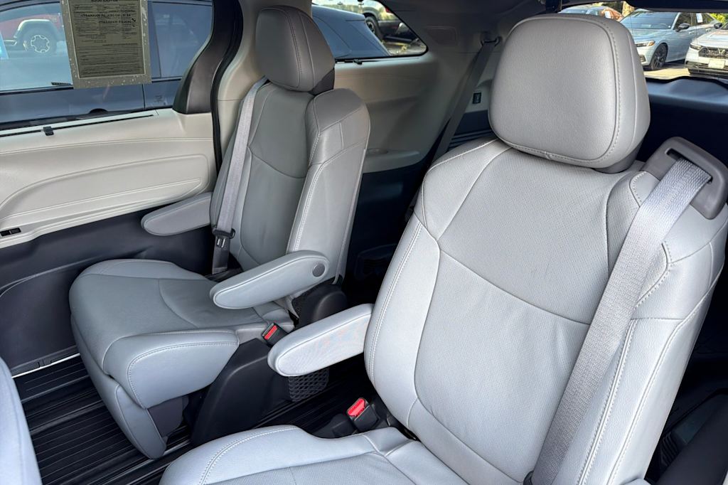 Thumbnail: 2024 Toyota Sienna - 10