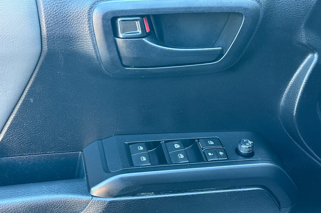 Thumbnail: 2019 Toyota Tacoma - 21