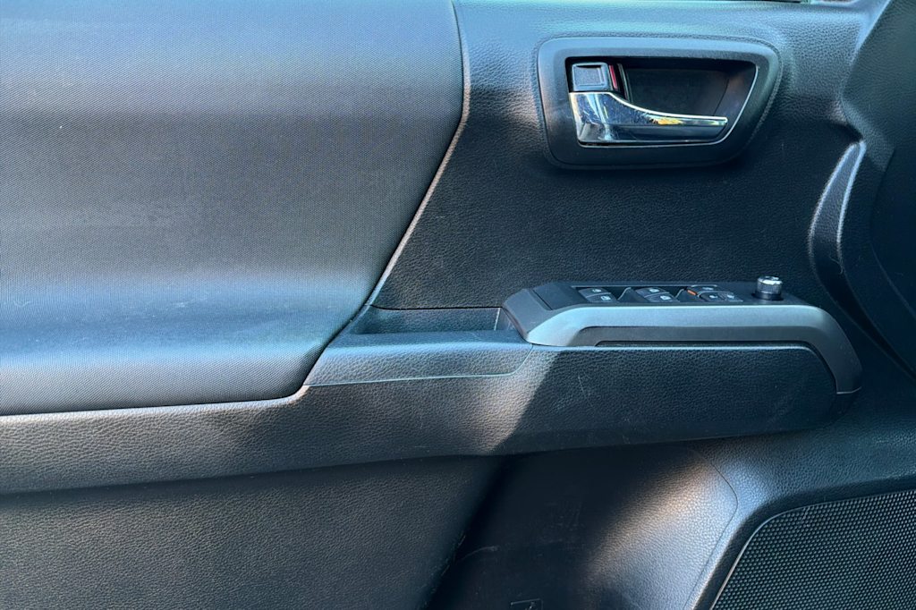 Thumbnail: 2017 Toyota Tacoma - 20