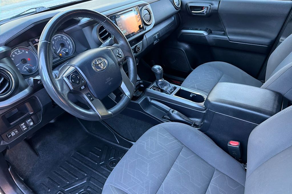 Thumbnail: 2017 Toyota Tacoma - 9