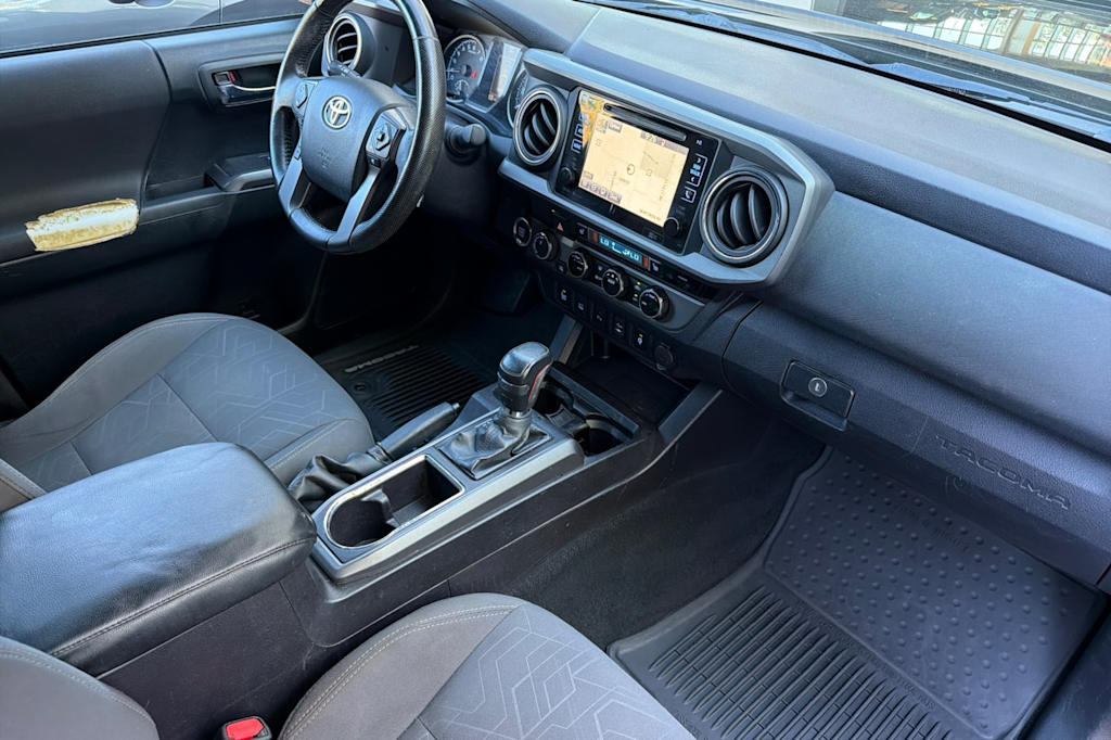 Thumbnail: 2016 Toyota Tacoma - 12