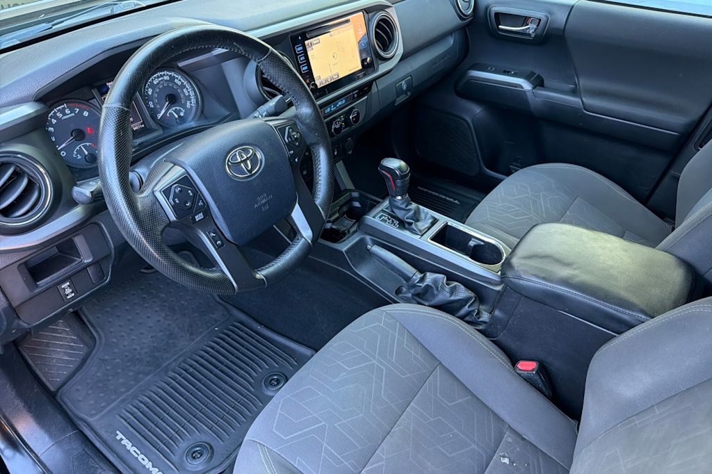 Thumbnail: 2016 Toyota Tacoma - 9