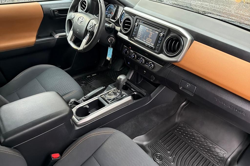 Thumbnail: 2019 Toyota Tacoma - 10