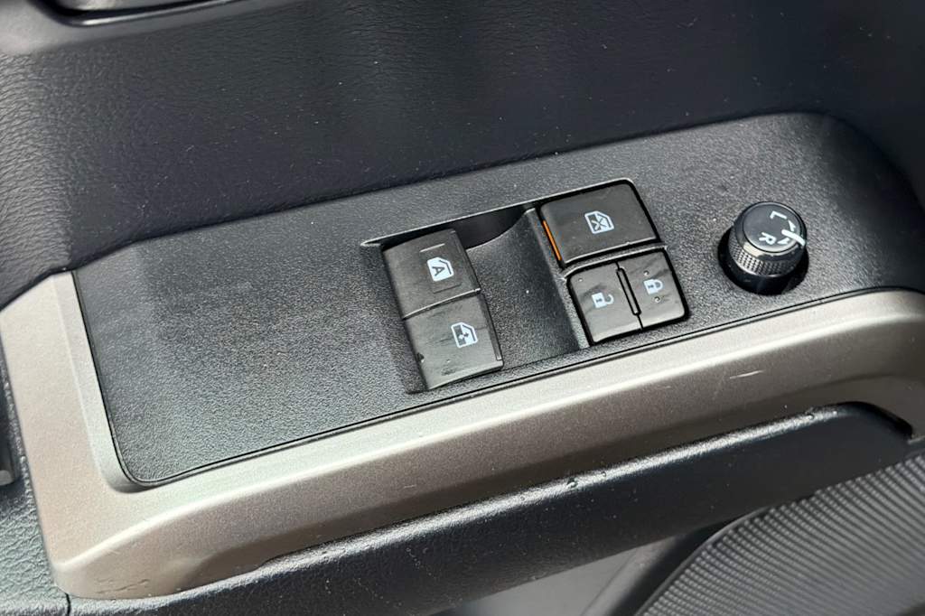 Thumbnail: 2019 Toyota Tacoma - 19