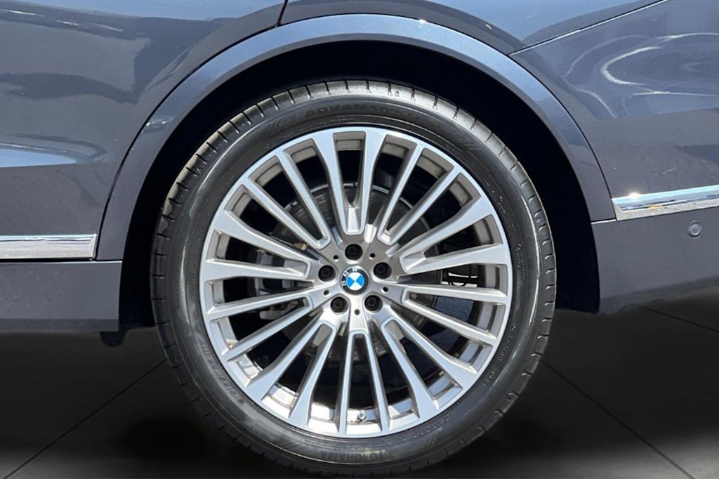 2022 BMW X7 xDrive40i 8