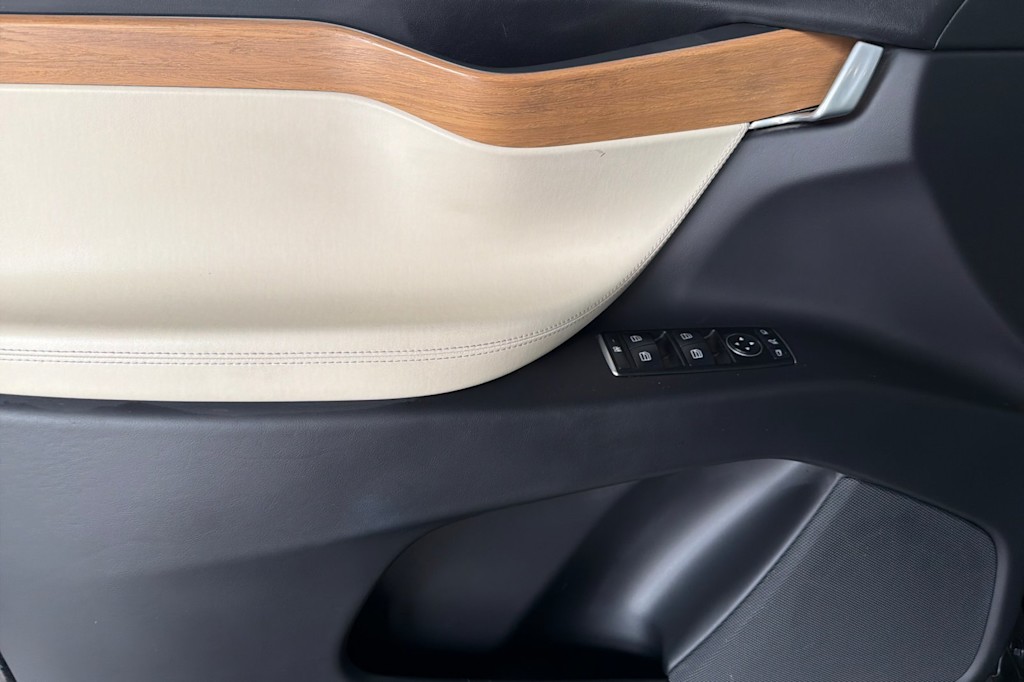 Thumbnail: 2020 Tesla Model X - 21