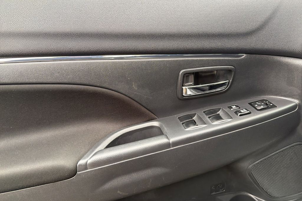 Thumbnail: 2024 Mitsubishi Outlander Sport - 21