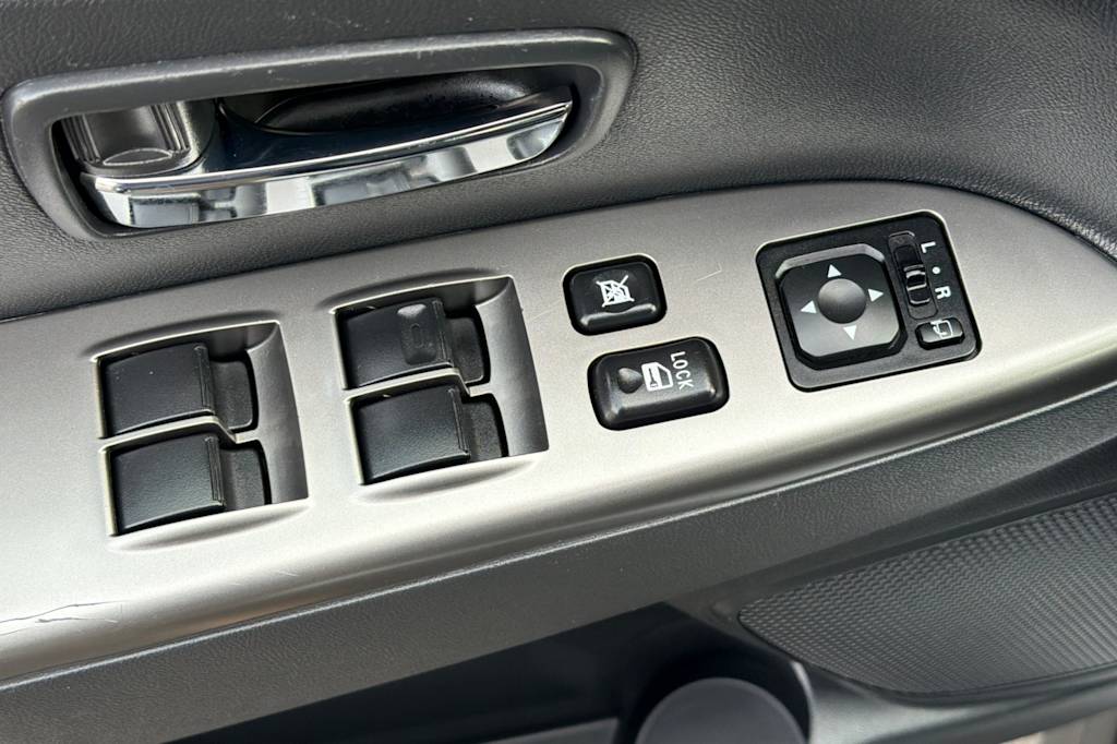 Thumbnail: 2024 Mitsubishi Outlander Sport - 22