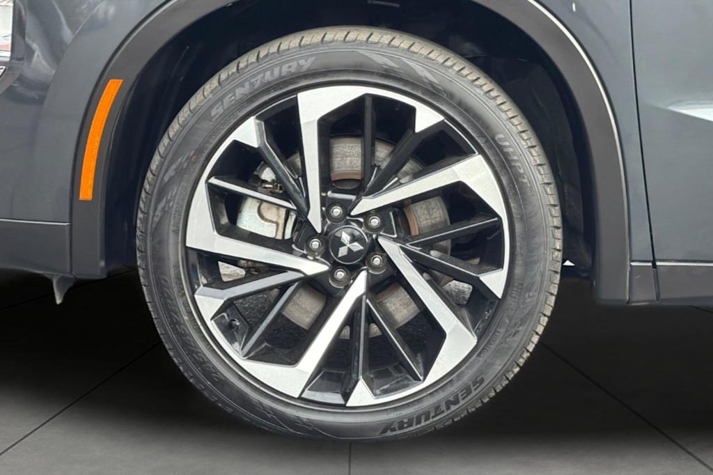 Thumbnail: 2024 Mitsubishi Outlander - 8
