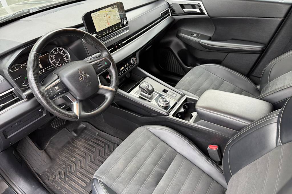 Thumbnail: 2024 Mitsubishi Outlander - 9