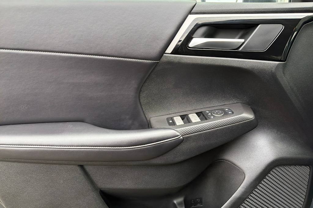 Thumbnail: 2024 Mitsubishi Outlander - 20