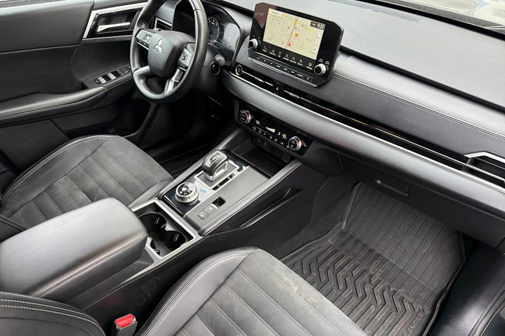 Thumbnail: 2024 Mitsubishi Outlander - 12
