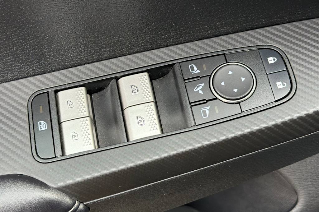 Thumbnail: 2024 Mitsubishi Outlander - 21