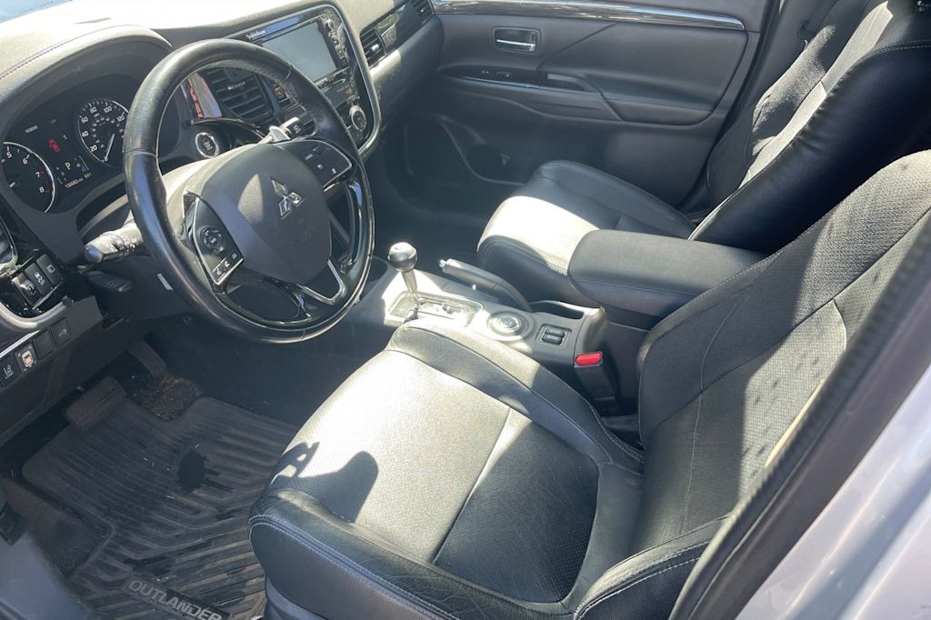 Thumbnail: 2016 Mitsubishi Outlander - 9