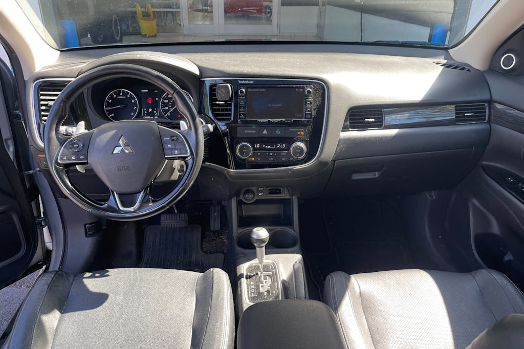 Thumbnail: 2016 Mitsubishi Outlander - 2