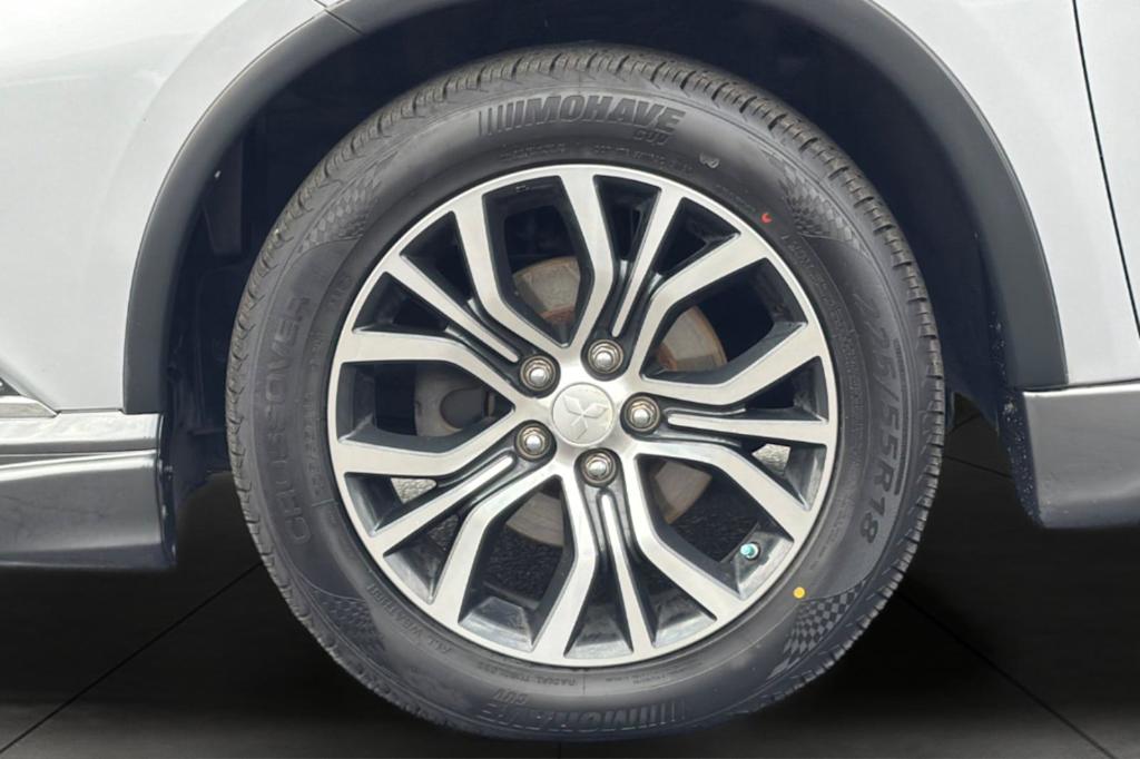 Thumbnail: 2016 Mitsubishi Outlander - 8