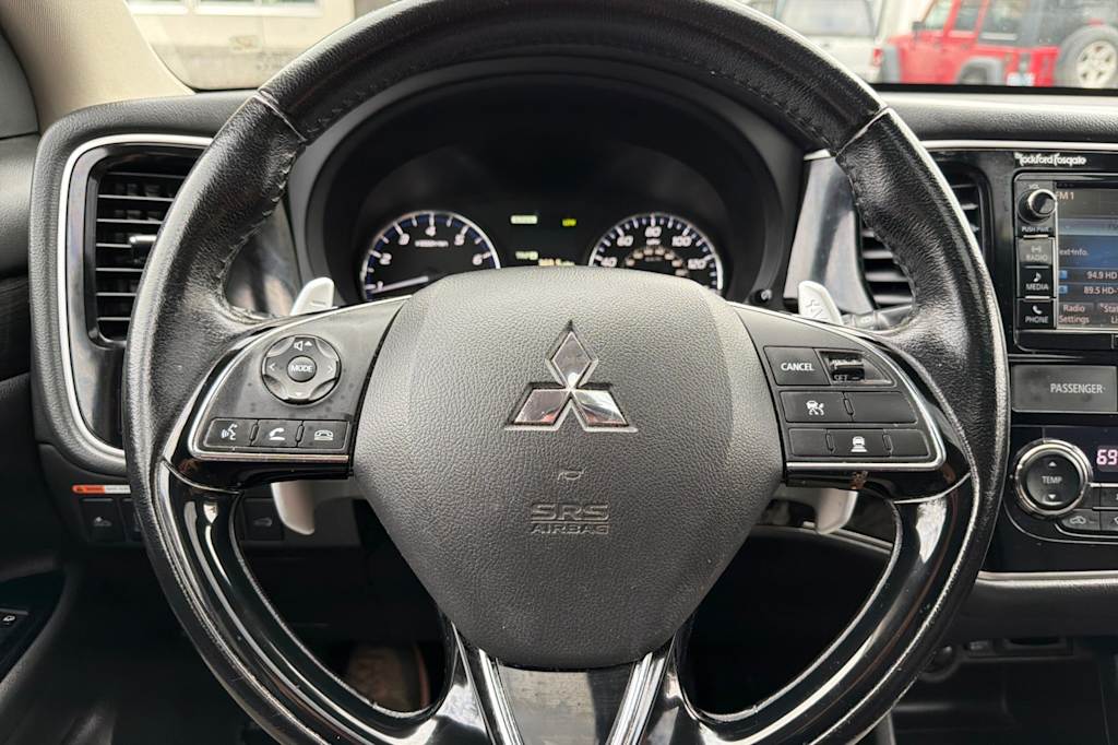 Thumbnail: 2016 Mitsubishi Outlander - 29