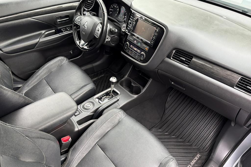 Thumbnail: 2016 Mitsubishi Outlander - 12