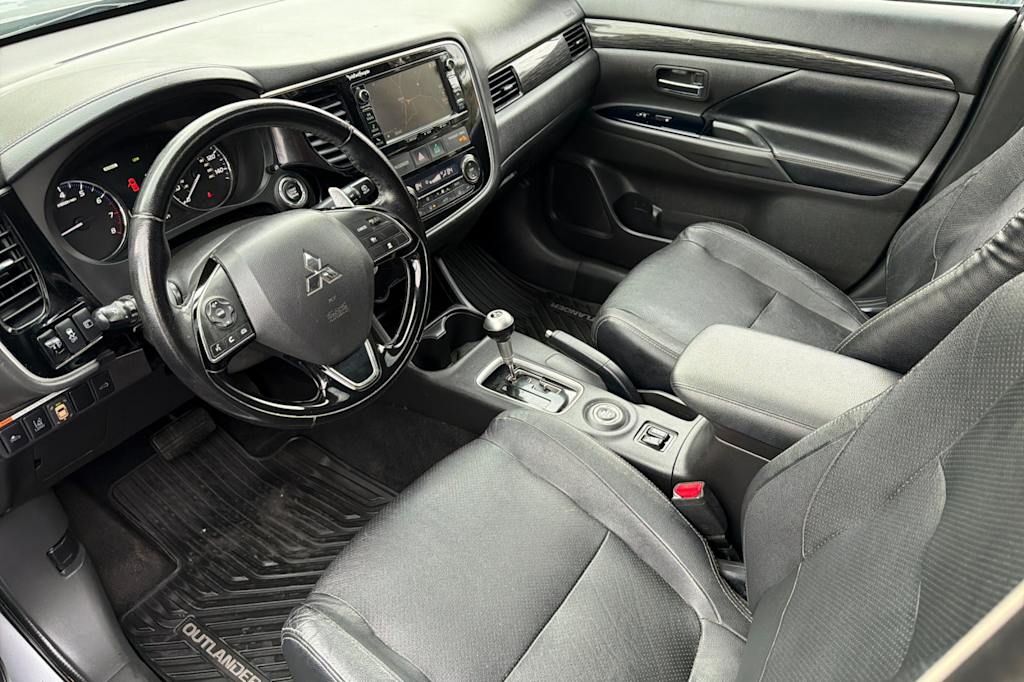 Thumbnail: 2016 Mitsubishi Outlander - 9