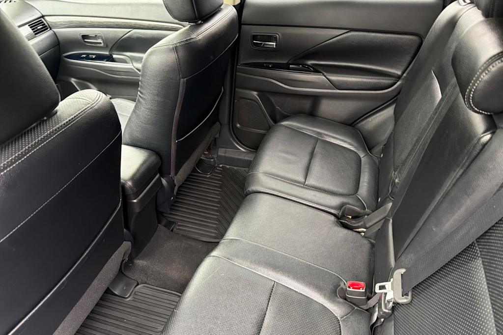 Thumbnail: 2016 Mitsubishi Outlander - 10