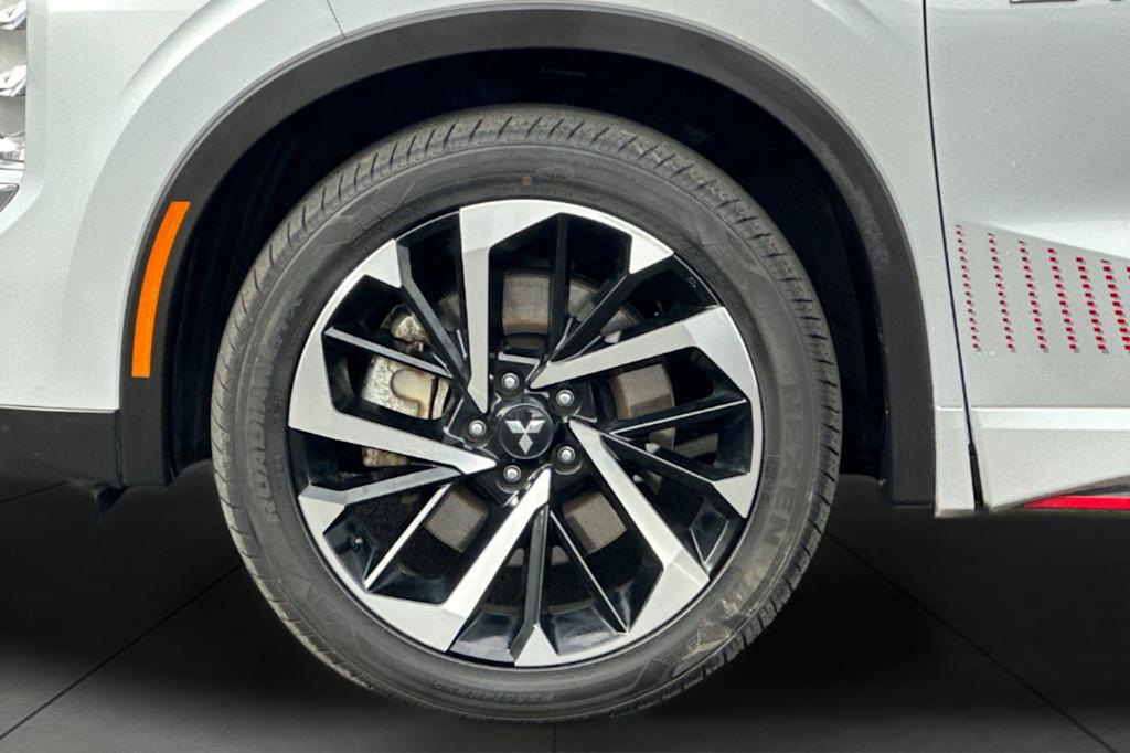 Thumbnail: 2024 Mitsubishi Outlander - 7