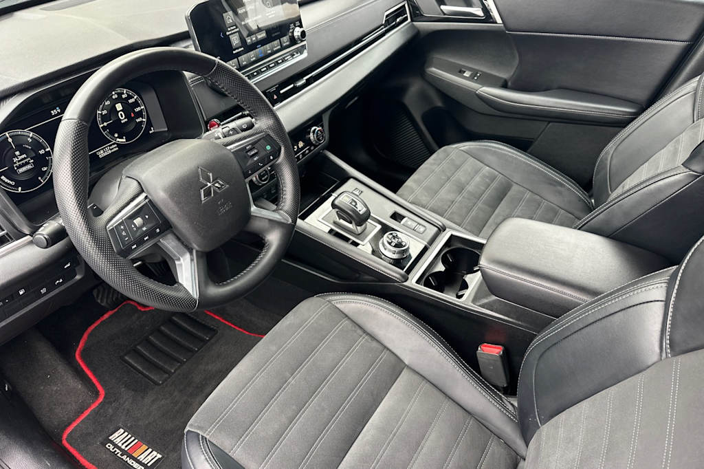 Thumbnail: 2024 Mitsubishi Outlander - 8