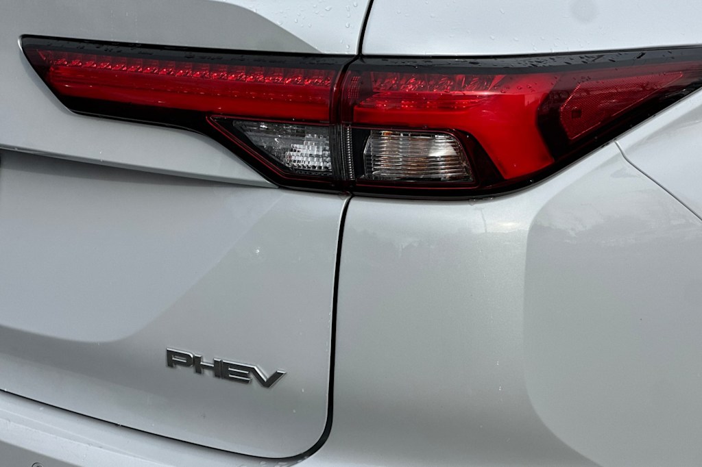 Thumbnail: 2024 Mitsubishi Outlander - 20