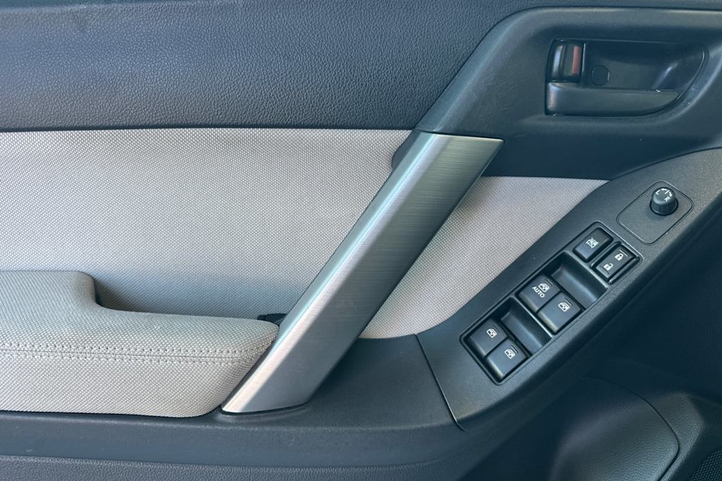 Thumbnail: 2015 Subaru Forester - 21